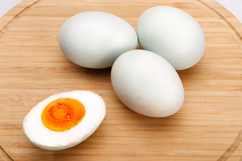 怎么看鸭蛋受没受过精，受孕过的鸭蛋和平常的不太一样