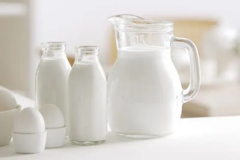 喝酒前喝纯牛奶有用吗，能否减轻酒精对身体的损害