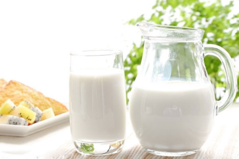 买回来的纯牛奶可以煮吗，会不会失去营养
