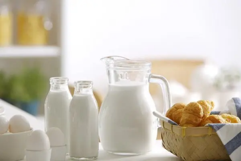 买回来的纯牛奶可以煮吗，会不会失去营养