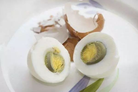 臭鸡蛋怎么腌时间短，可以使用腌制剂来加速臭鸡蛋的腌制速度