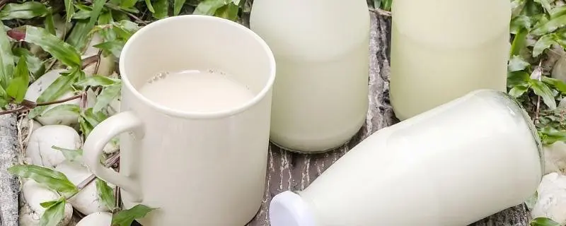 放冰箱鲜牛奶可以热吗，影响营养吗